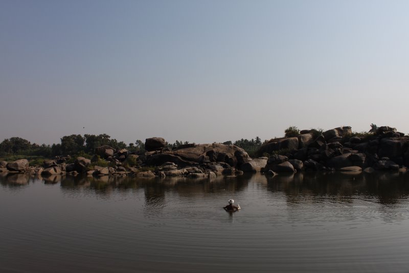 India 2010 - Hampi - Virupapur Gaddi - Swimming Lake